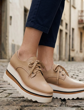 Women’s Lace-Up Platform Oxford Shoes in Beige