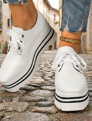 Women’s Lace-Up Platform Oxford Shoes in White