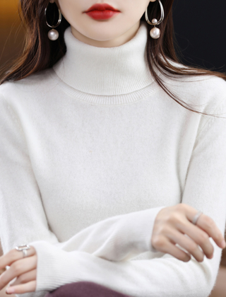 Women’s Cashmere-Blend Slim Turtleneck Jumper in White
