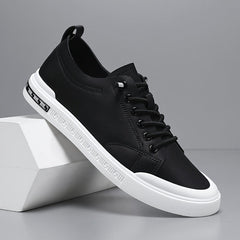 Men’s Smooth Leather Low-Top Trainers in Black