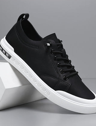 Men’s Smooth Leather Low-Top Trainers in Black