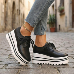 Women’s Lace-Up Platform Oxford Shoes in Black