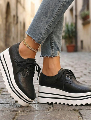 Women’s Lace-Up Platform Oxford Shoes in Black