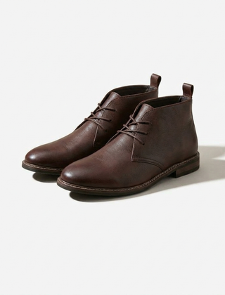 Men’s Leather Welt-Detail Chukka Boots in Coffee