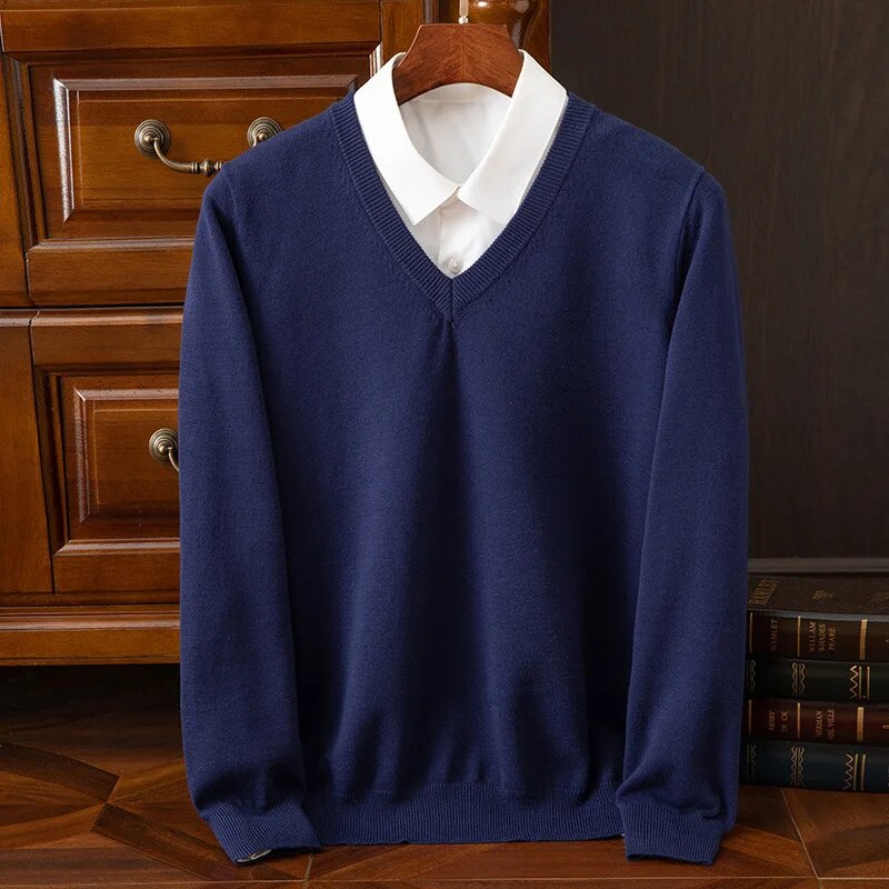 Men’s Cashmere-Blend V-Neck Jumper in Navy