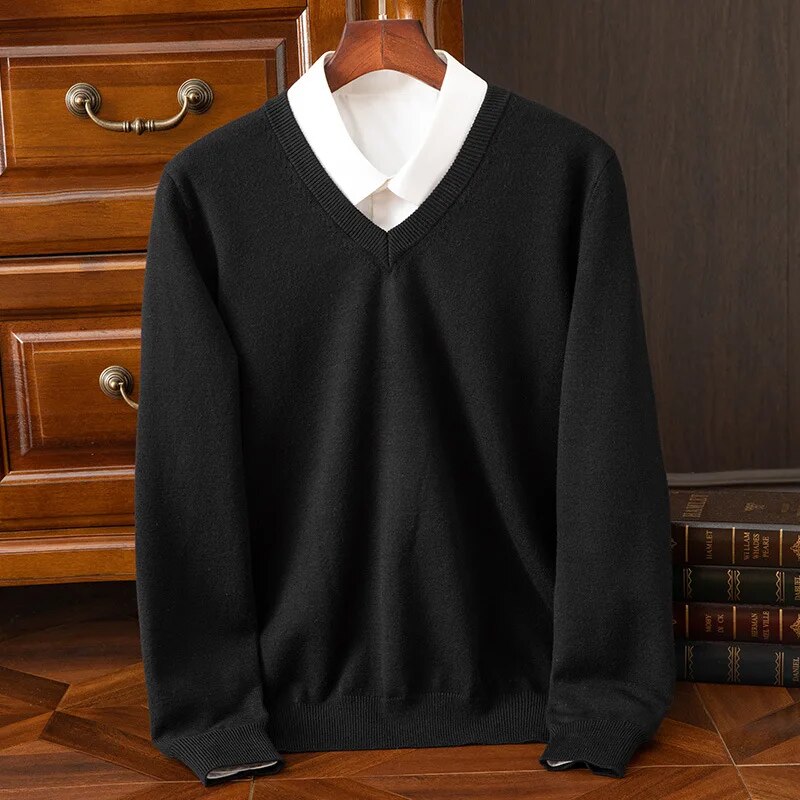Men’s Cashmere-Blend V-Neck Jumper in Black