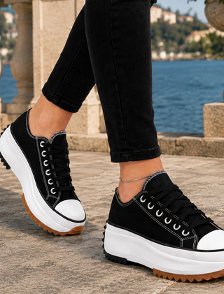 Women’s Toe-Cap Lace-Up Platform Trainers in Black