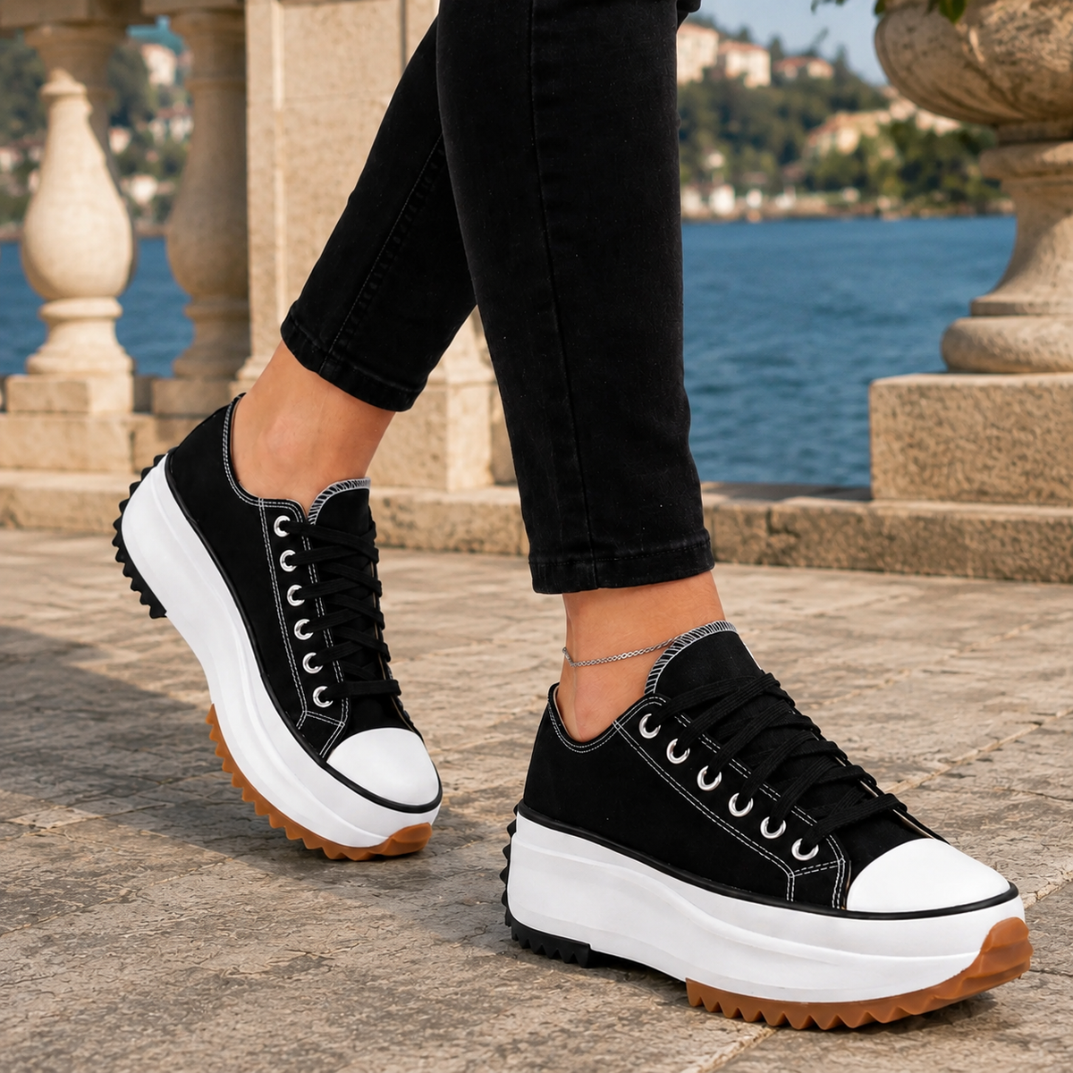 Women’s Toe-Cap Lace-Up Platform Trainers in Black