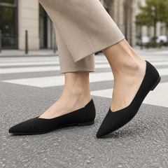 Women’s Ribbed Pointed-Toe Low-Heel Courts in Black