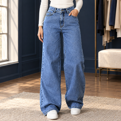 Women’s High-Rise Curved-Pocket Wide-Leg Jeans in Medium Blue