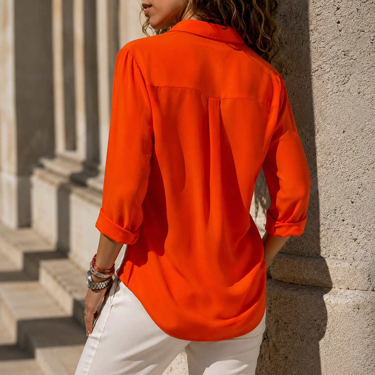 Women’s Fluid Curved-Hem Long-Sleeve Button Blouse
