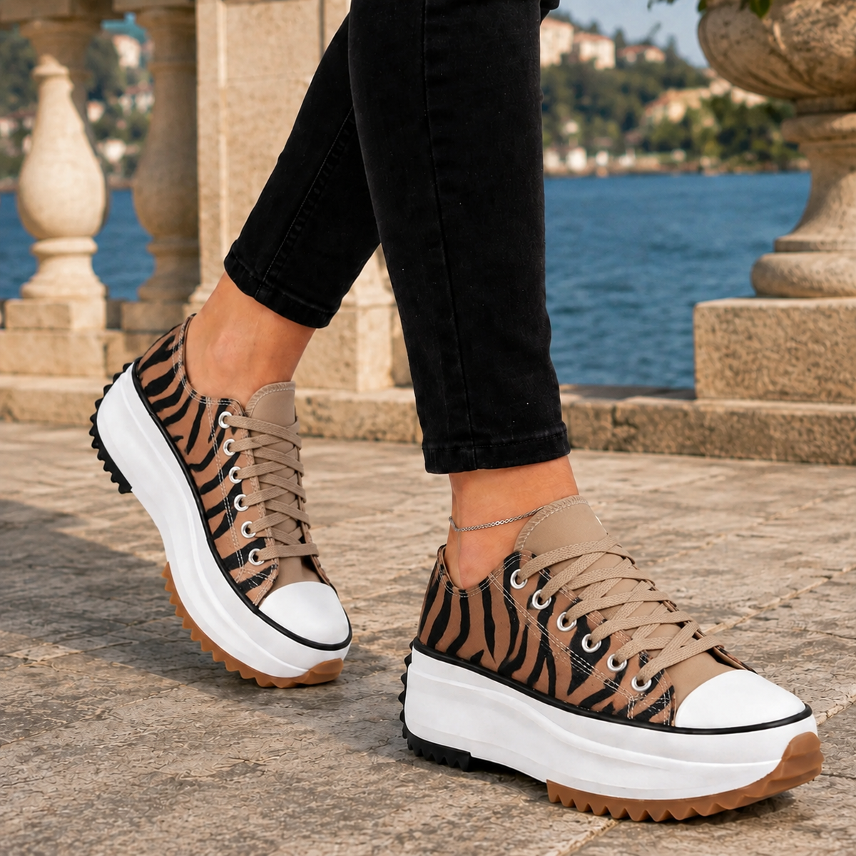 Women’s Toe-Cap Lace-Up Platform Trainers in Zebra