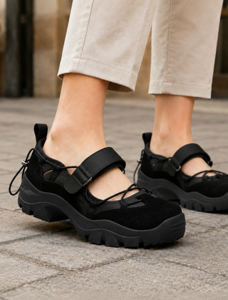 Women’s Cross-Lace Lug-Sole Mary Jane Shoes in Black